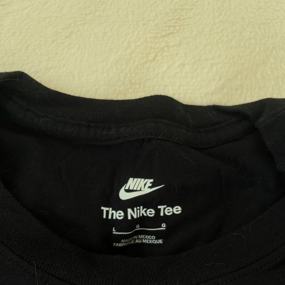 Nike T shirt - Picture 2 of 3